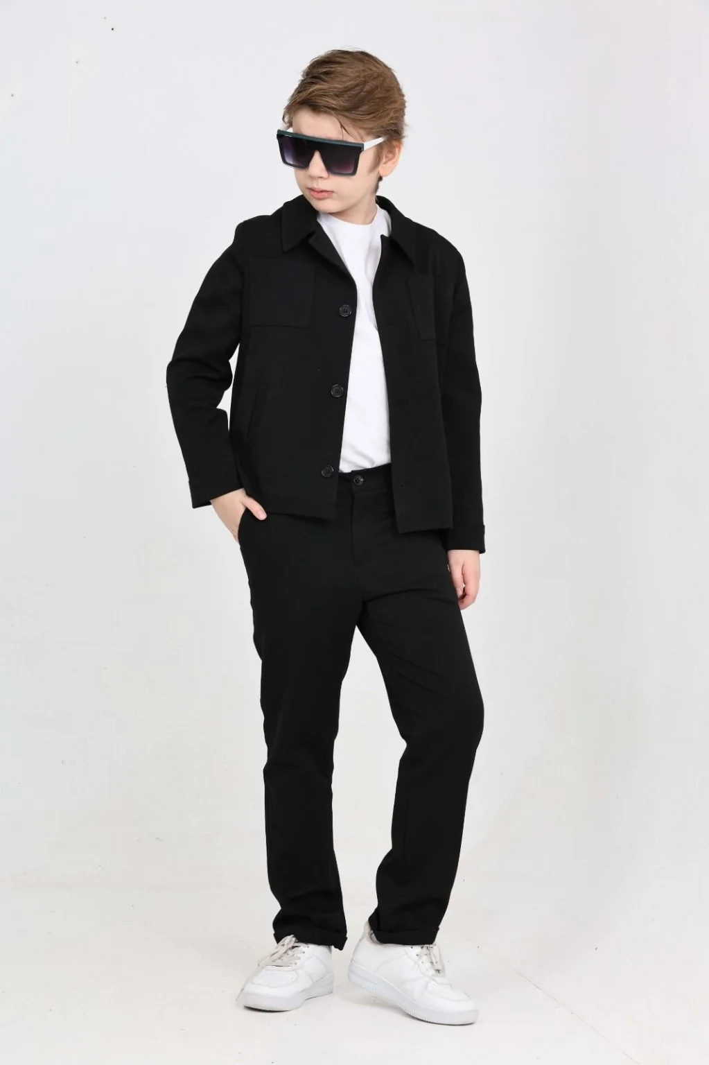 Siyah moda kombini tam boy çocuk model